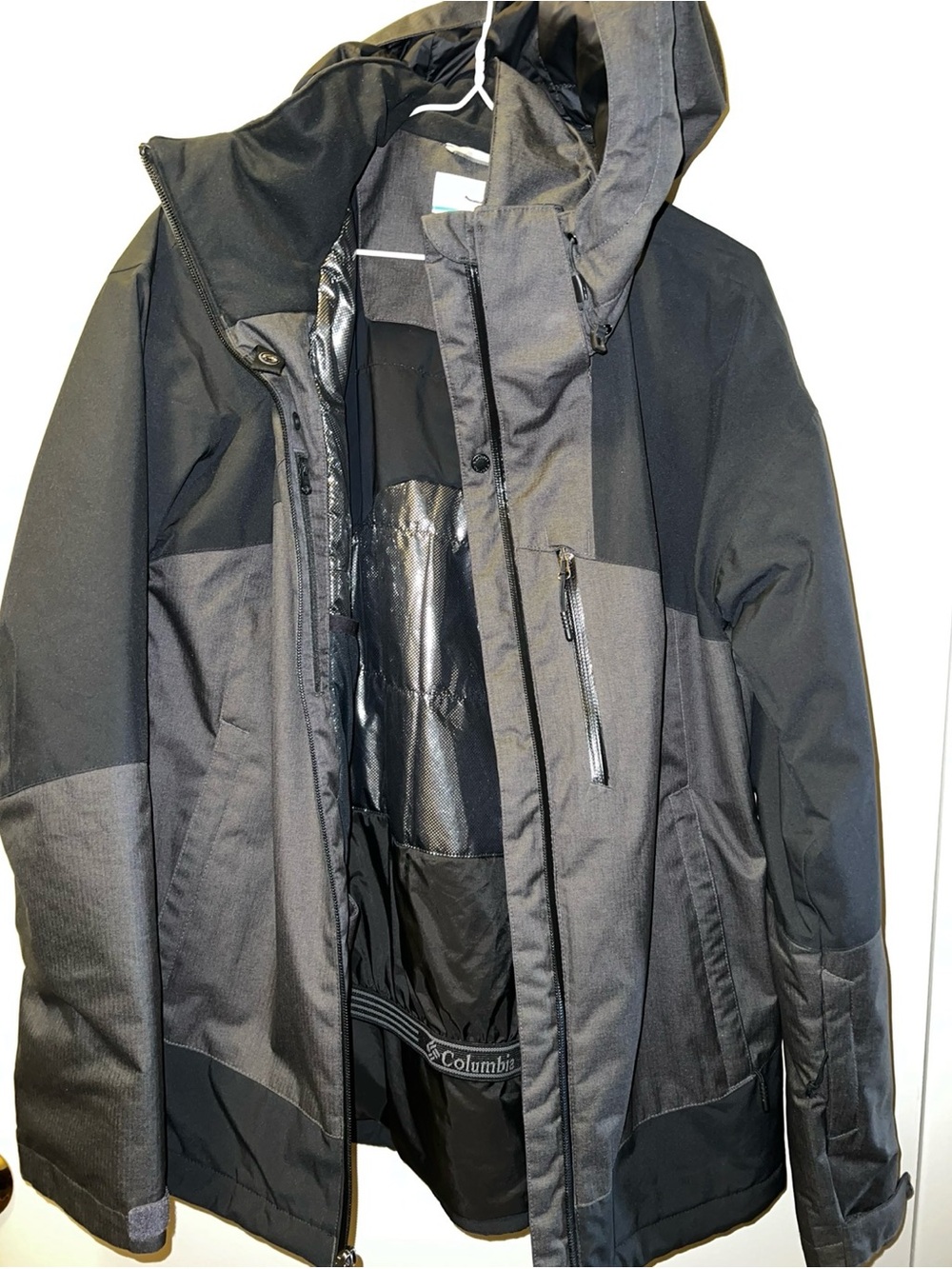 Columbia Men’s Black & Charcoal Hooded Ski Jacket